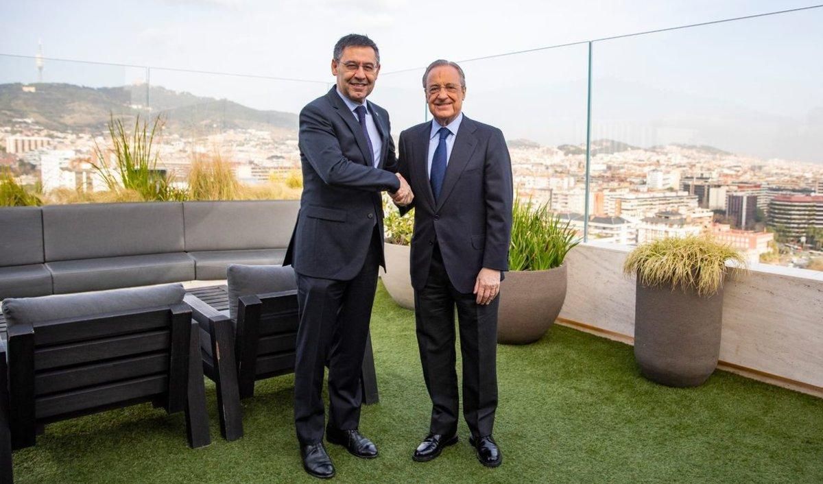 Les directives del Barcelona i el Reial Madrid posen a la terrassa de l'Hotel Sofia Les directives del Barcelona i el Reial Madrid posen a la terrassa de l'Hotel Sofia
