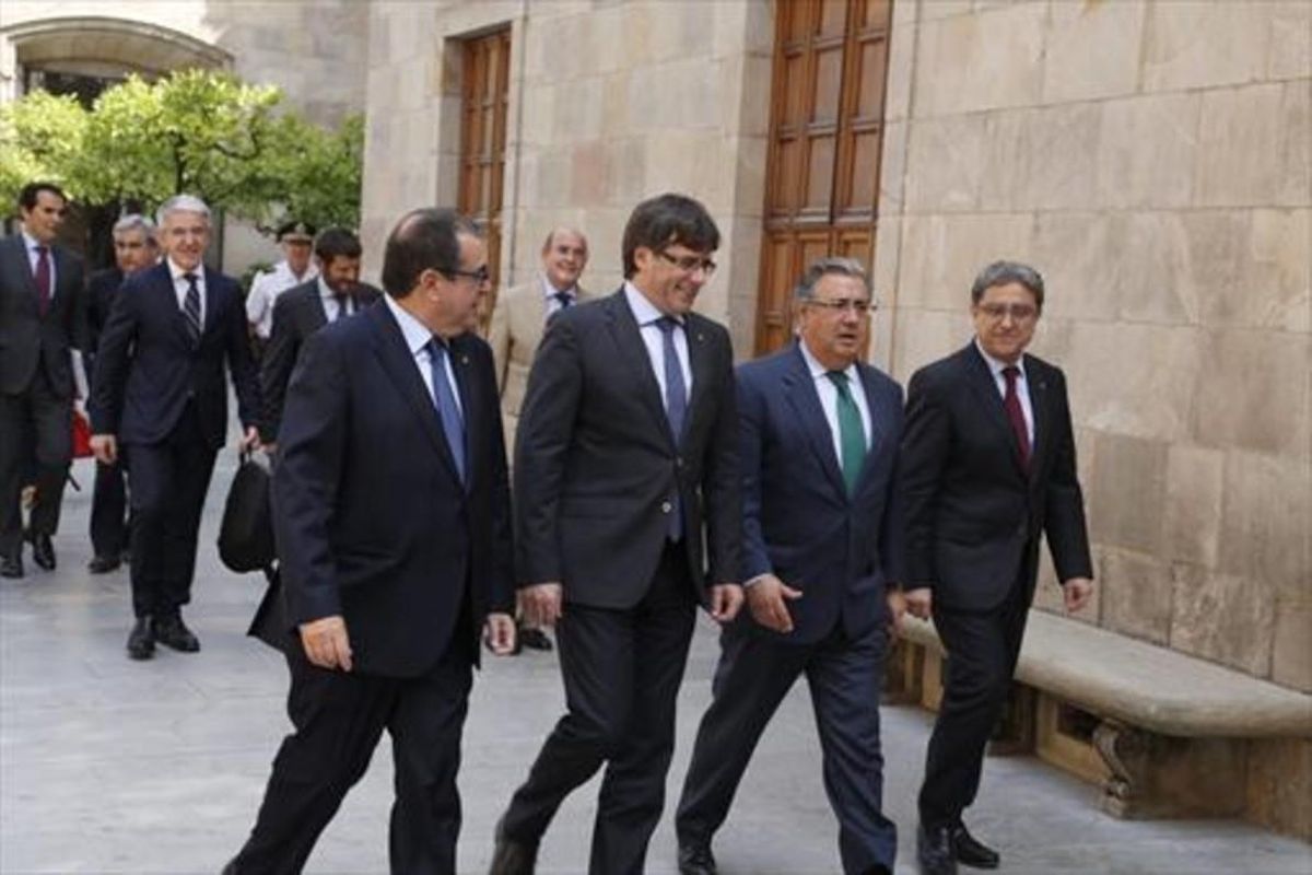 Jordi Jané, Carles Puigdemont, Juan Ignacio Zoido y Enric Millo, en el Pati dels Tarongers de la Generalitat, en julio. Jordi Jané, Carles Puigdemont, Juan Ignacio Zoido y Enric Millo, en el Pati dels Tarongers de la Generalitat, en julio.