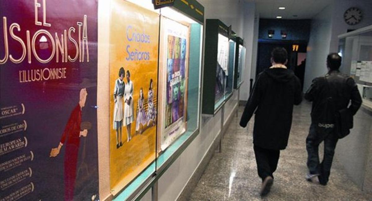 El vestíbulo de entrada a las dos salas de los cines Méliès, ayer por la tarde. El vestíbulo de entrada a las dos salas de los cines Méliès, ayer por la tarde.