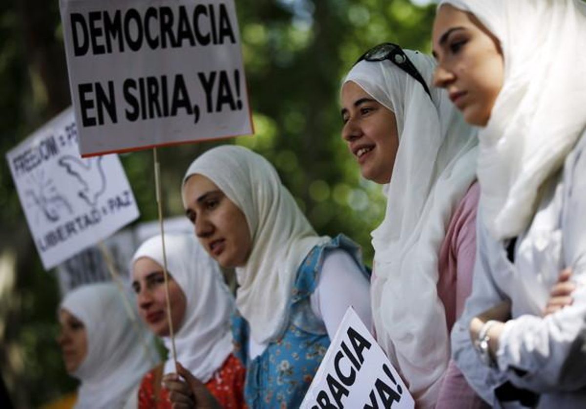 Concentración frente a la embajada siria en Madrid el pasado sábado. Concentración frente a la embajada siria en Madrid el pasado sábado.