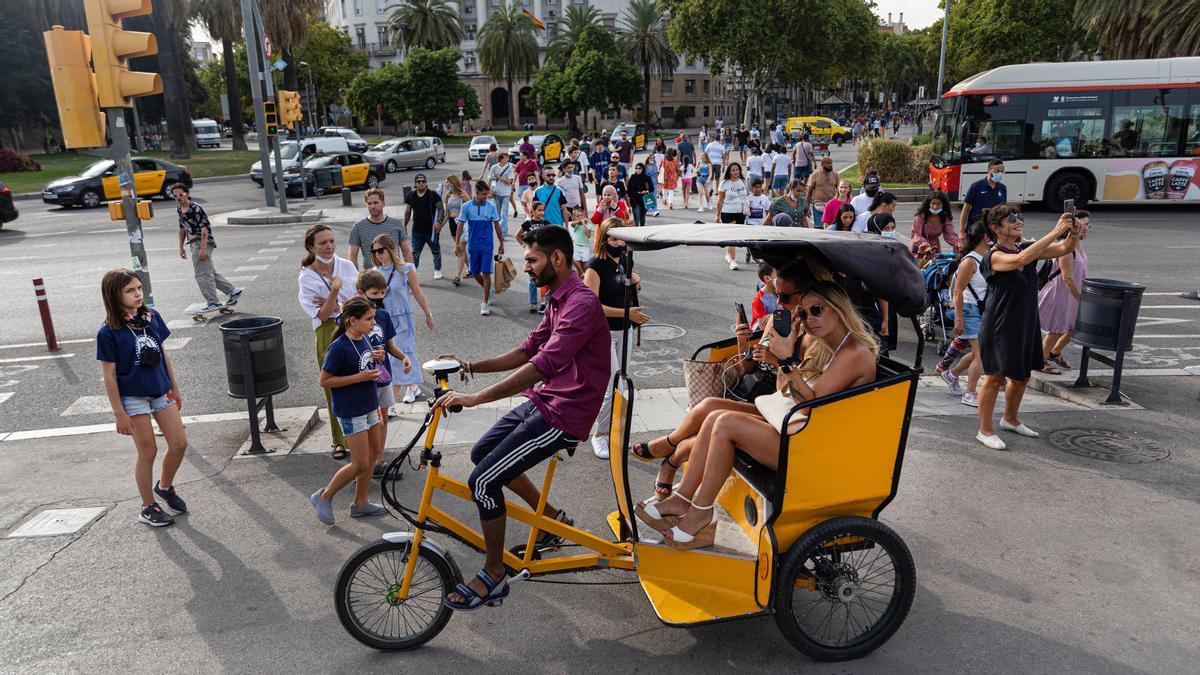 Barcelona es planteja formar els conductors de bicitaxis perquè canviïn d’ofici