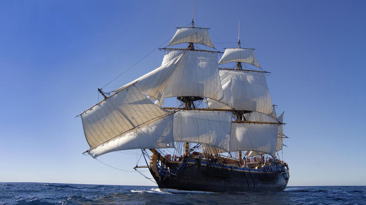El velero de madera oceánico más grande del mundo llega a Barcelona.