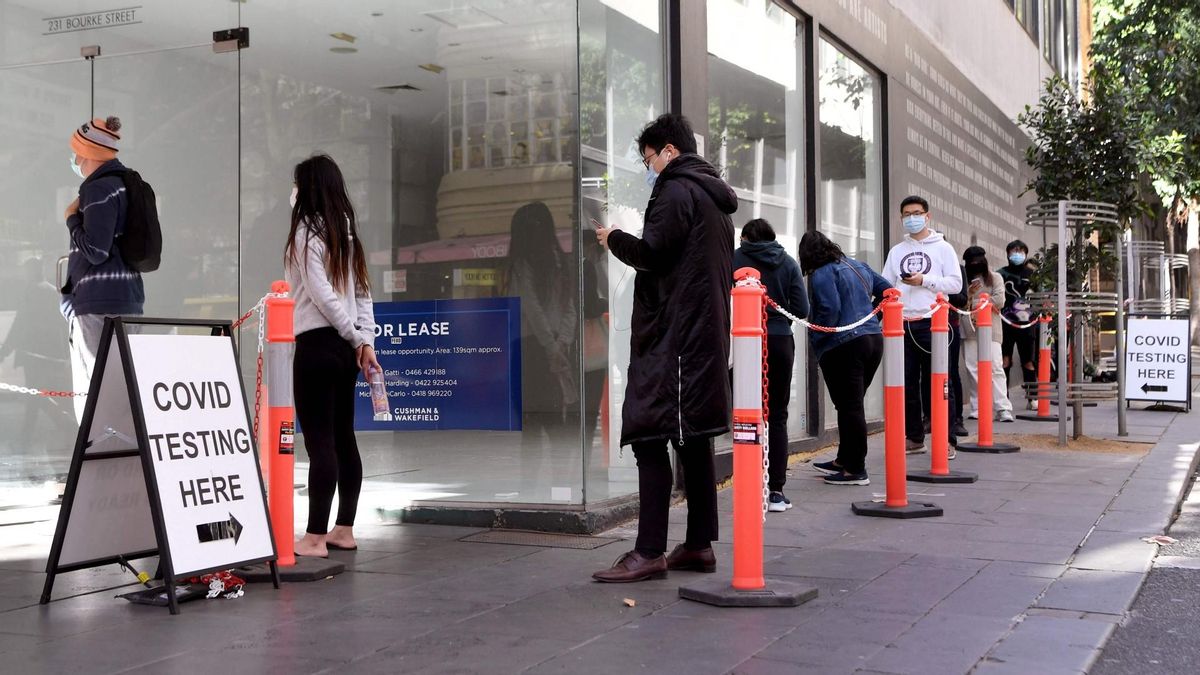 Ciudadanos australianos haciendo cola para realizarse un test Covid-19 en Melbourne, el 12 de mayo del 2021. Ciudadanos australianos haciendo cola para realizarse un test Covid-19 en Melbourne, el 12 de mayo del 2021.