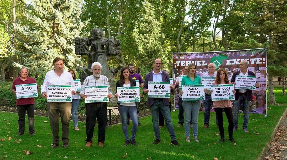 Los candidatos de Teruel Existe, en la presentación del partido, el pasado octubre. Los candidatos de Teruel Existe, en la presentación del partido, el pasado octubre.