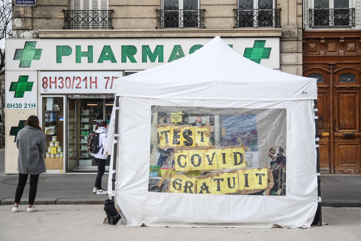 França prepara el confinament de París per frenar la tercera onada França prepara el confinament de París per frenar la tercera onada