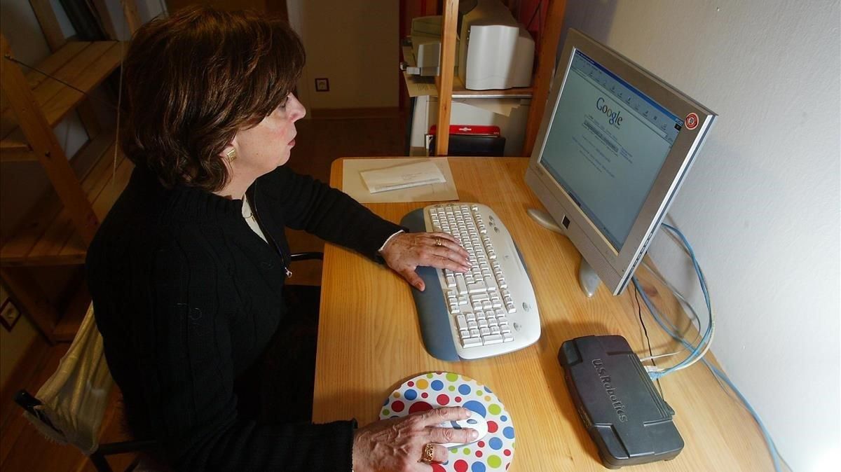 Presentades més de 820.000 declaracions de la renda el primer dia de campanya Presentades més de 820.000 declaracions de la renda el primer dia de campanya