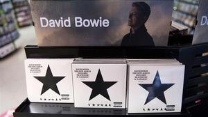 Ejemplares del disco ’Blackstar’, de David Bowie, en una tienda de Londres.