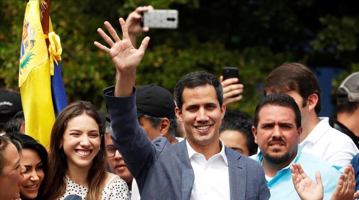 Juan Guaidó, con sus seguidores en Caracas.