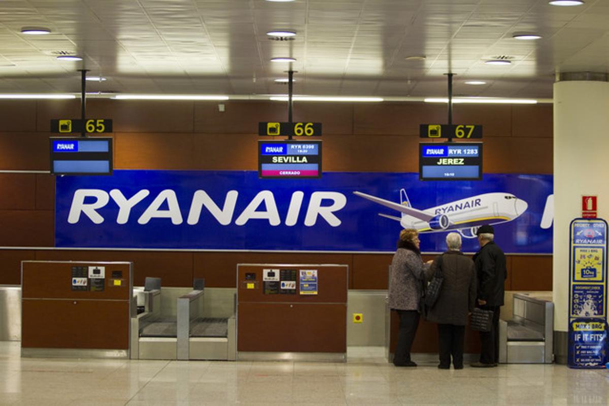 Mostradores de Ryanair en el aeropuerto de El Prat.