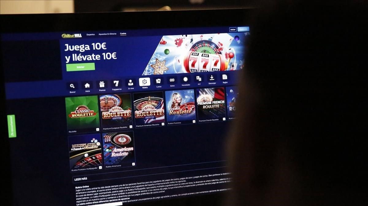 Un usuario se conecta a una plataforma de juego online Un usuario se conecta a una plataforma de juego online