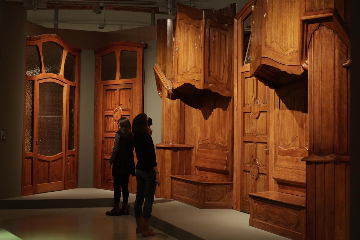 Una ambiciosa exposición en el MNAC rompe mitos sobre Gaudí