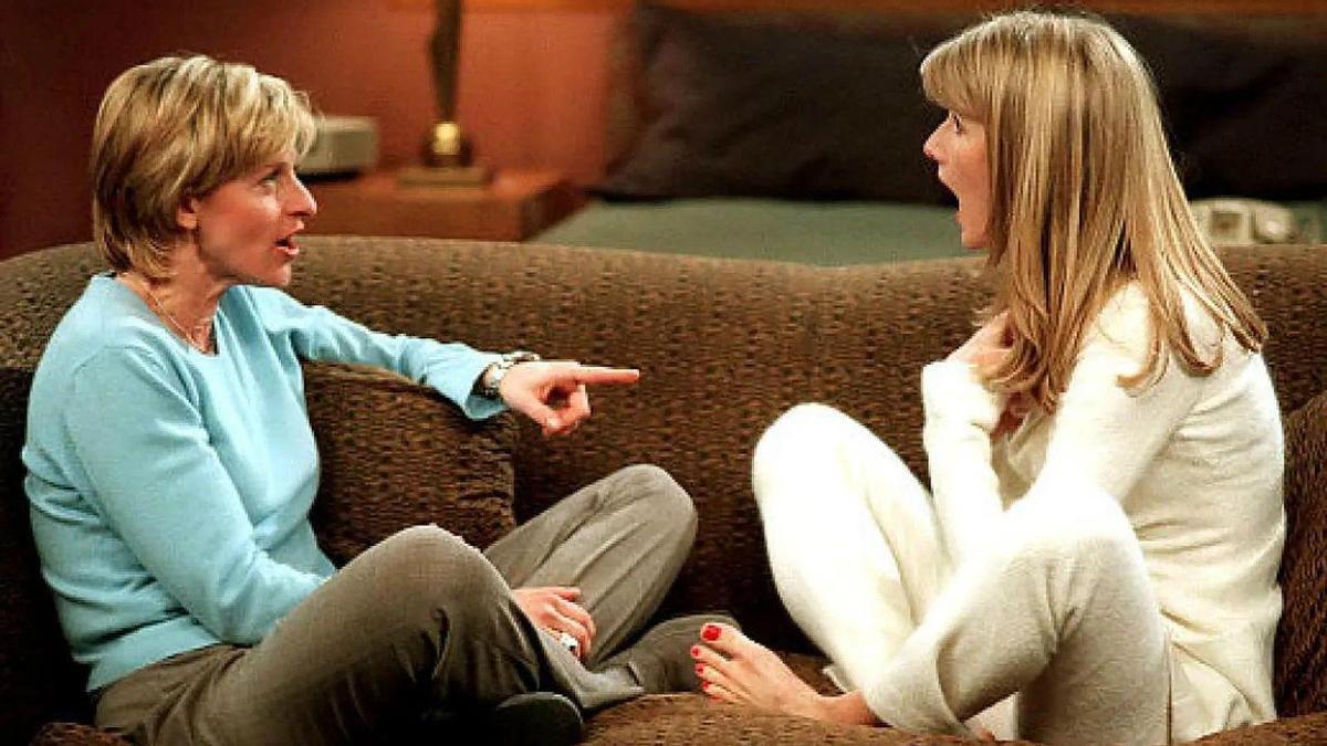 Ellen DeGeneres y Laura Dern, en ’El episodio del cachorro’.