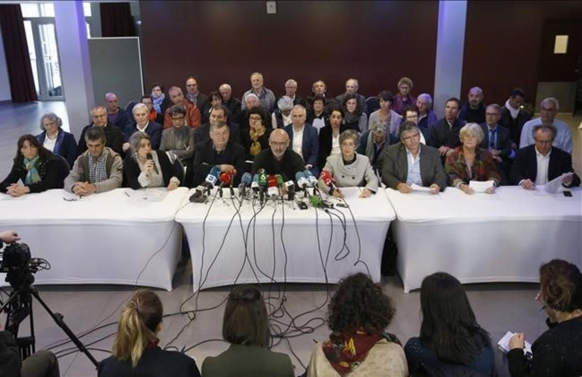 Los activistas encargados del desarme de ETA han pedido a la ciudadanía que acuda al acto que se celebrará el 8 de abril en Baiona (Francia) Los activistas encargados del desarme de ETA han pedido a la ciudadanía que acuda al acto que se celebrará el 8 de abril en Baiona (Francia)