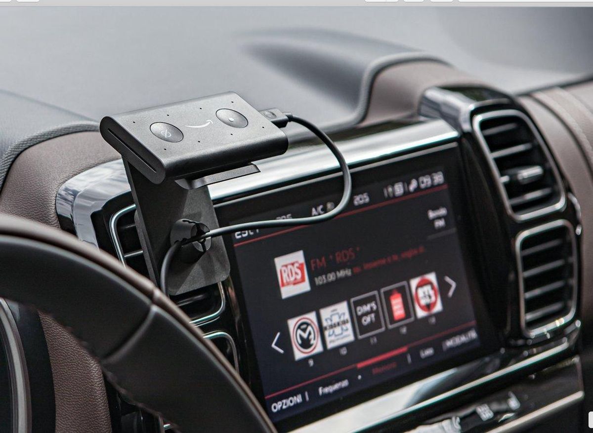 Echo Auto instalado en el automóvil. Echo Auto instalado en el automóvil.