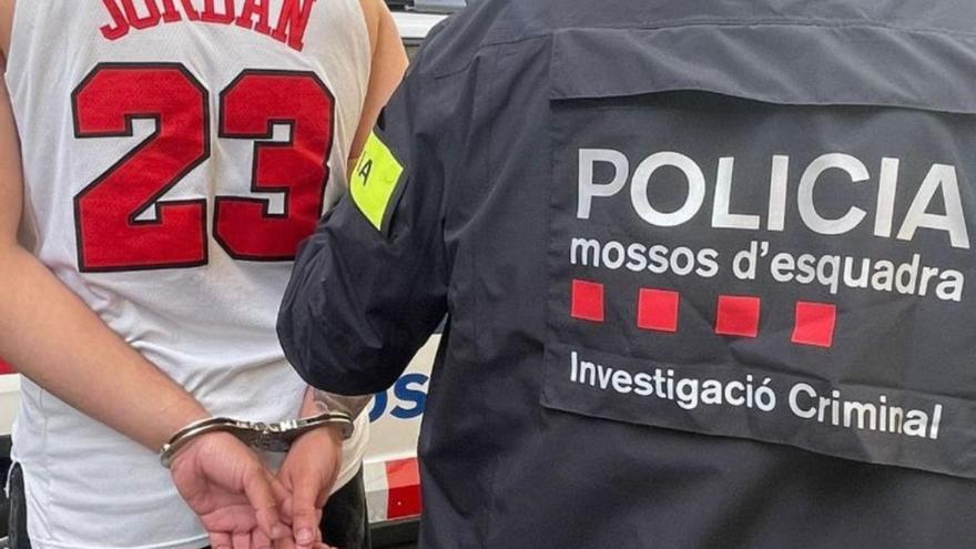 Los Mossos detuvieron al ‘instagramer’ que se ridiculizaron con ‘simpas’ de los taxistas