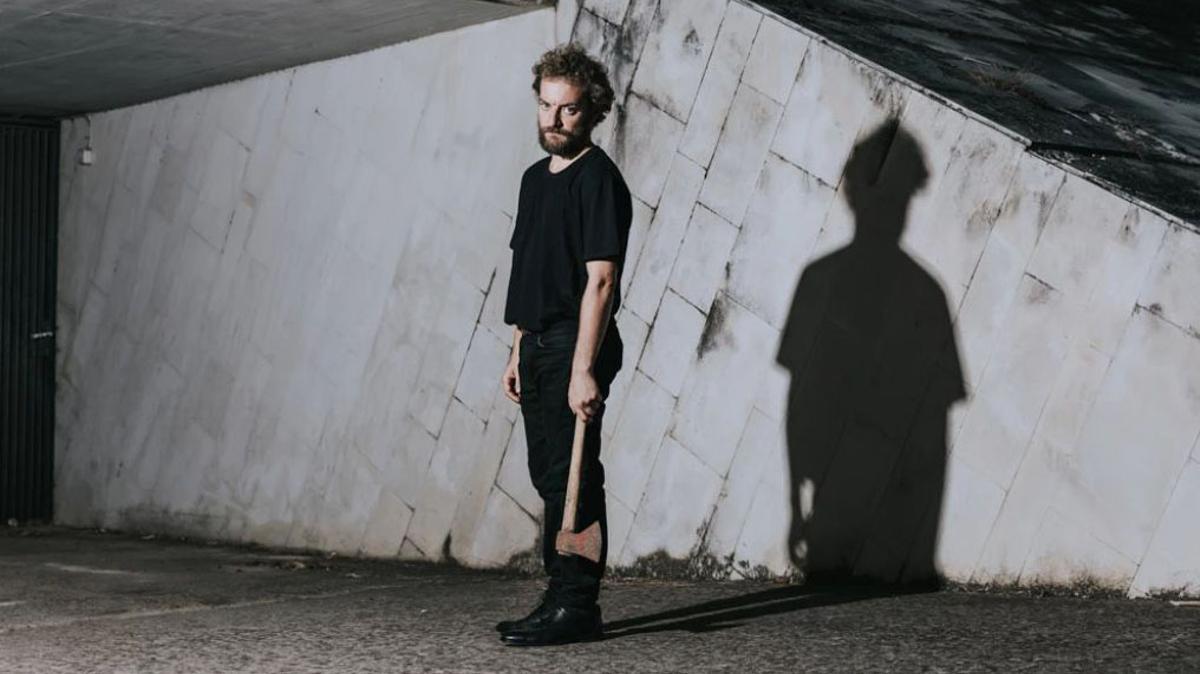 Pol López se transforma en Rodion Raskólnikov en ’Crim i càstig’. Pol López se transforma en Rodion Raskólnikov en ’Crim i càstig’.