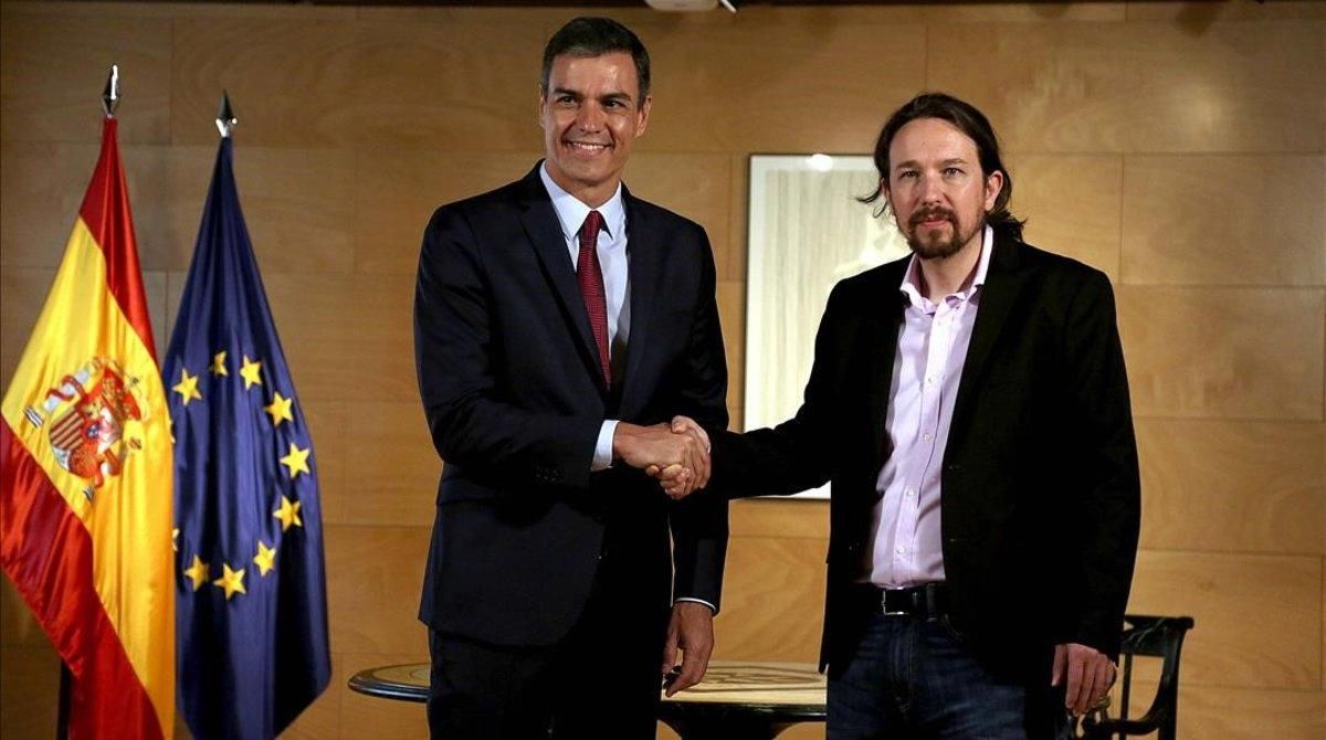 Sánchez e Iglesias, antes de la reunión de este martes. Sánchez e Iglesias, antes de la reunión de este martes.
