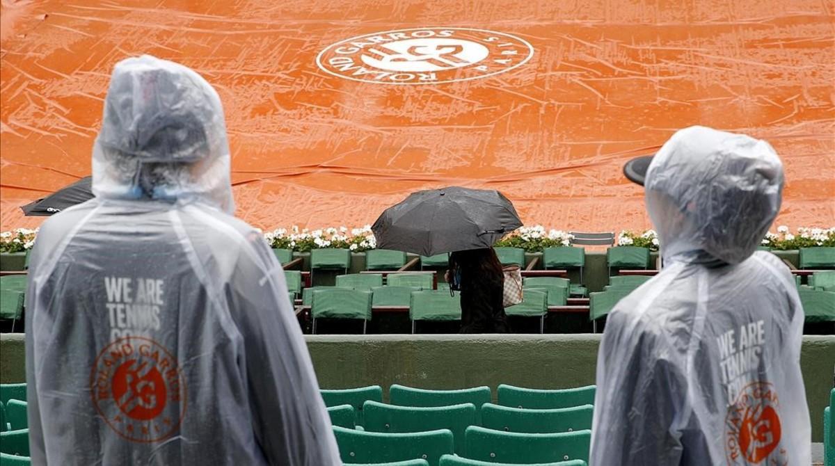 La lluvia ha provocado la suspensión de la jornada en Roland Garros