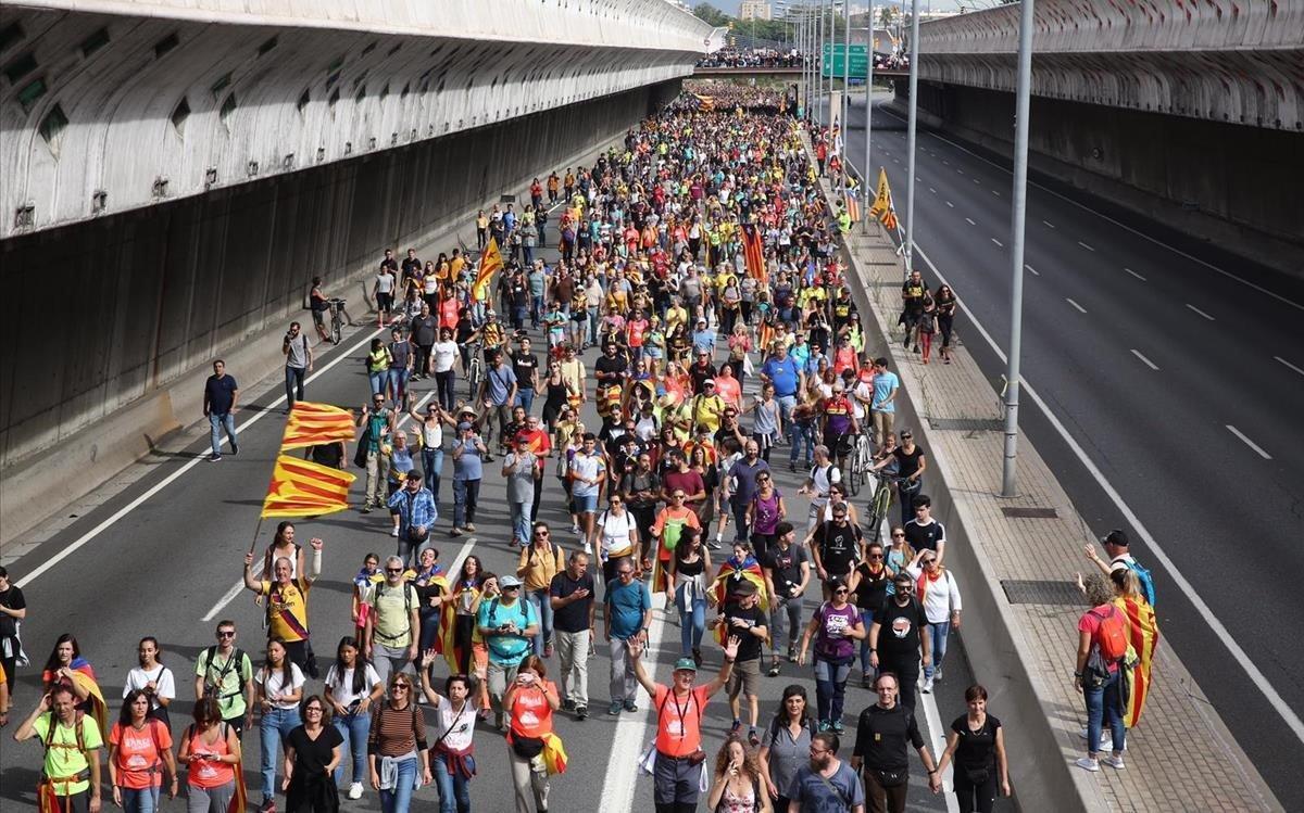 Carreteras y vías cortadas  en Barcelona y resto de Catalunya por la huelga general