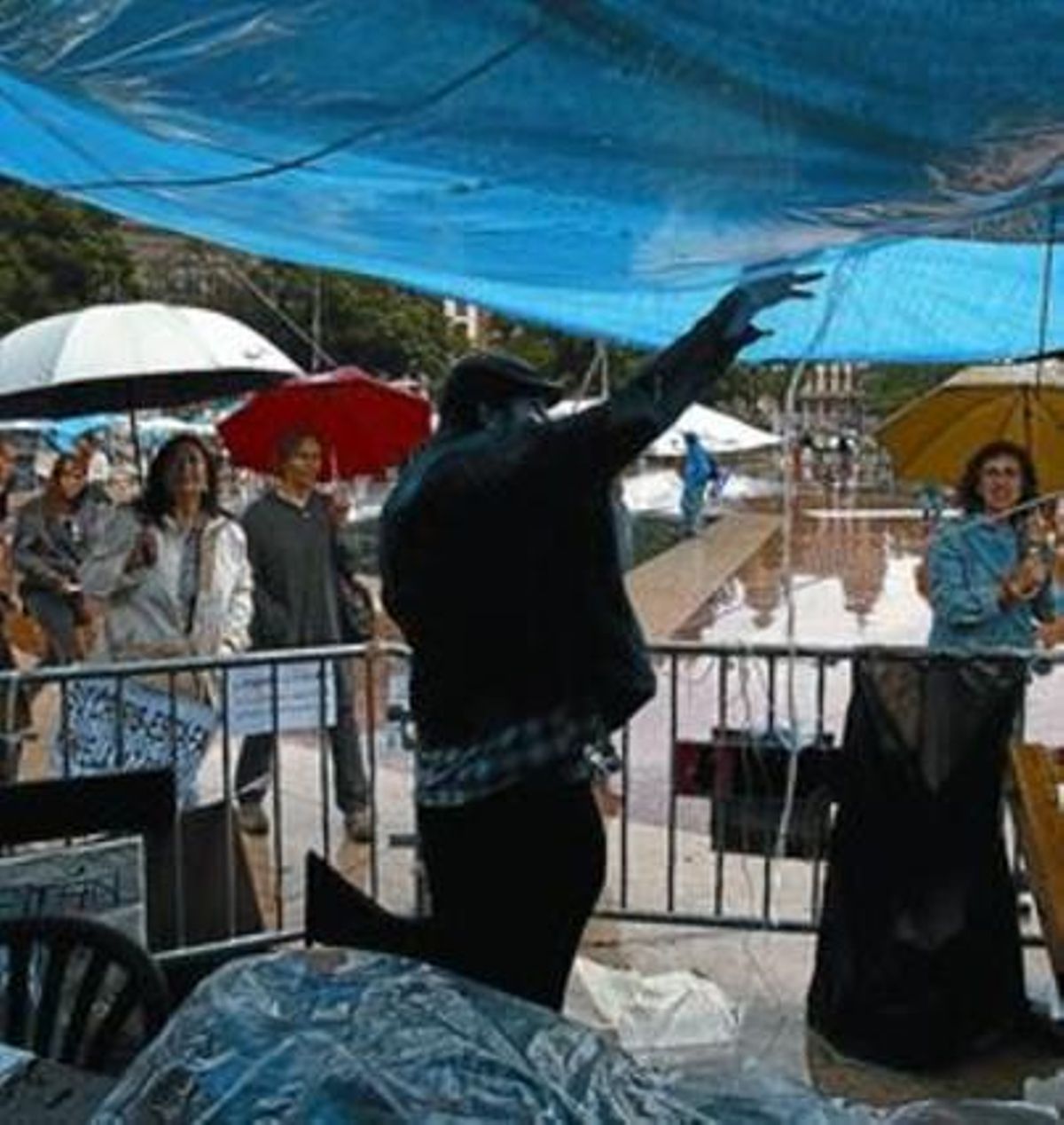 La acampada de indignados de la plaza de Catalunya, ayer. La acampada de indignados de la plaza de Catalunya, ayer.