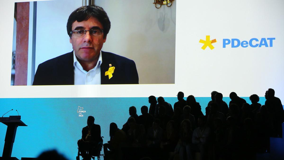 Puigdemont participa, de forma virtual, en la primera asamblea del PDECAT, este domingo.