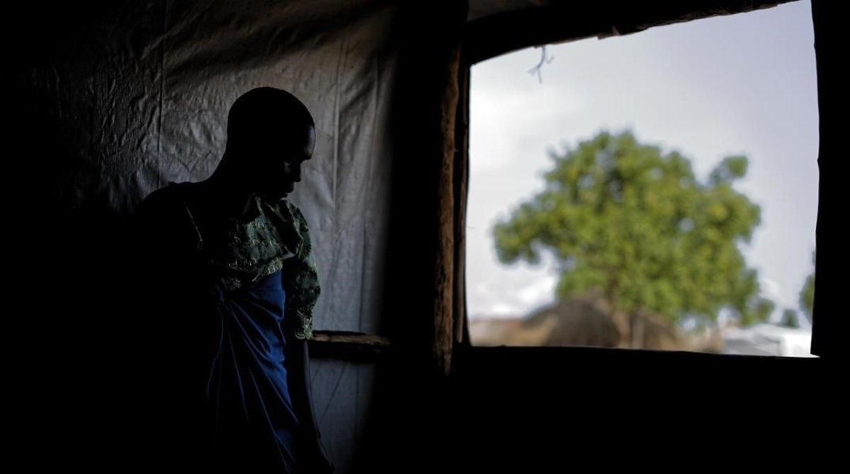 Una mujer sudanesa violada durante varios días por un grupo de hombres. Una mujer sudanesa violada durante varios días por un grupo de hombres.