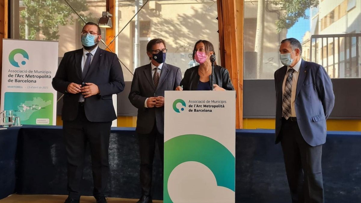 De izquierda a derecha: el alcalde de Mataró, David Bote, el alcalde de Martorell, Xavier Fonollosa, la alcaldesa de Sabadell, Marta Farrés, y el alcalde de Vilafranca del Penedès, Pere Regull. De izquierda a derecha: el alcalde de Mataró, David Bote, el alcalde de Martorell, Xavier Fonollosa, la alcaldesa de Sabadell, Marta Farrés, y el alcalde de Vilafranca del Penedès, Pere Regull.