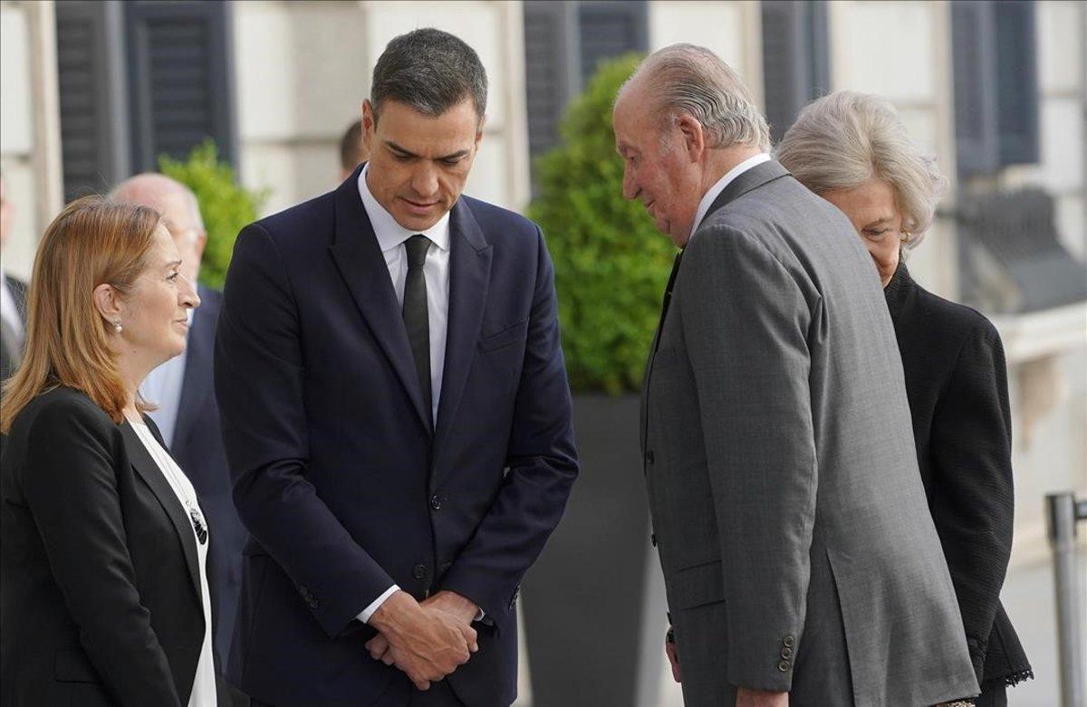Pedro Sánchez y Juan Carlos I, el 11 de mayo del año pasado en el Congreso, tras la muerte de Alfredo Pérez Rubalcaba. 