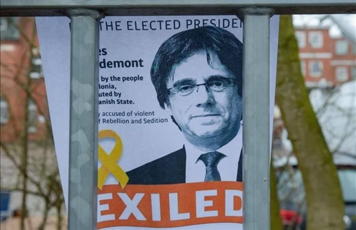 Cartel de apoyo a Carles Puigdemont en la entrada de la prisión de Neumünster Cartel de apoyo a Carles Puigdemont en la entrada de la prisión de Neumünster