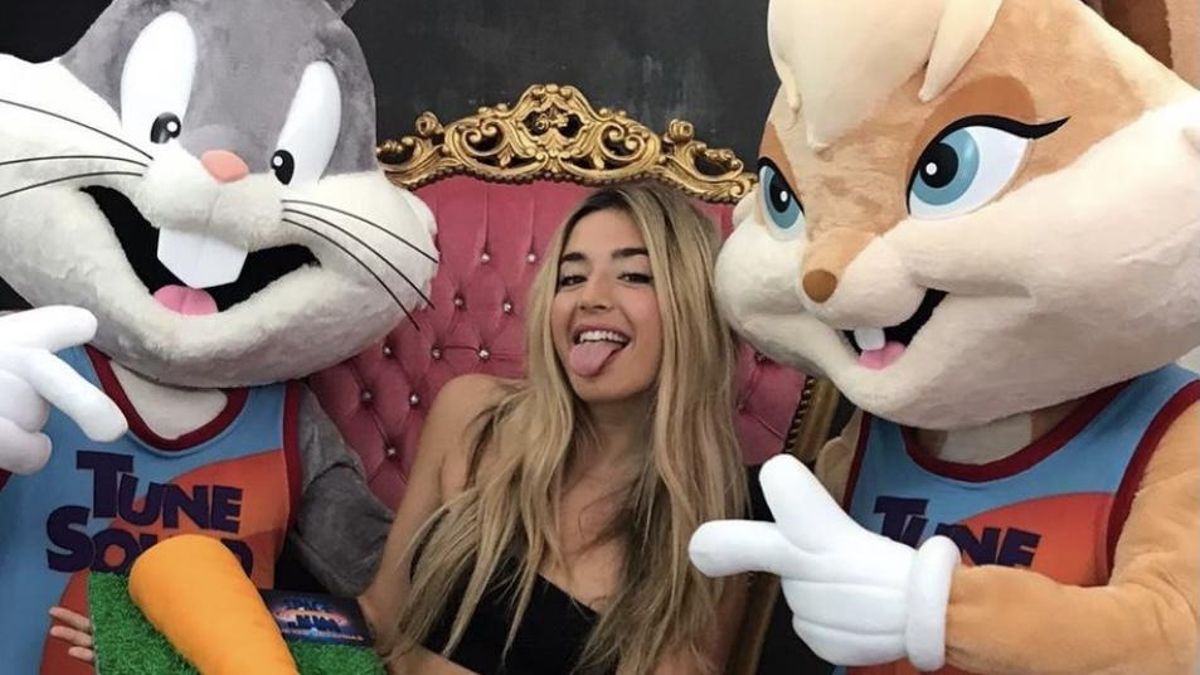 Lola Índigo dará voz a un personaje de los Looney Tunes reavivando la polémica de los actores de doblaje Lola Índigo dará voz a un personaje de los Looney Tunes reavivando la polémica de los actores de doblaje