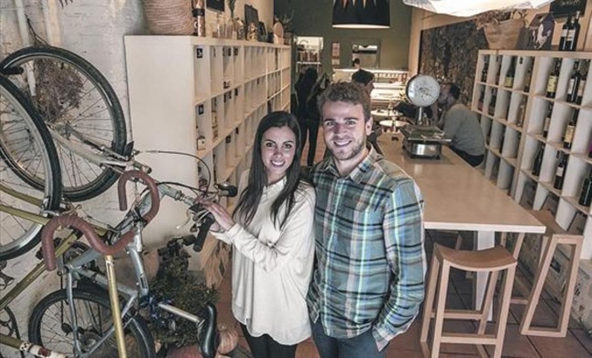 ’Bike friendly’ 8Lara y Guillem, el 13 de mayo, en el restaurante Les tres a la cuina, en Gràcia, integrado en el proyecto Fixed lover. ’Bike friendly’ 8Lara y Guillem, el 13 de mayo, en el restaurante Les tres a la cuina, en Gràcia, integrado en el proyecto Fixed lover.