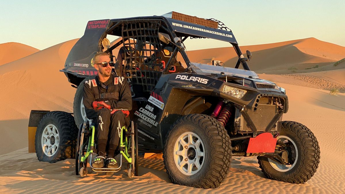 Joan Lascorz, con su buggy, en el Sáhara marroquí. Joan Lascorz, con su buggy, en el Sáhara marroquí.