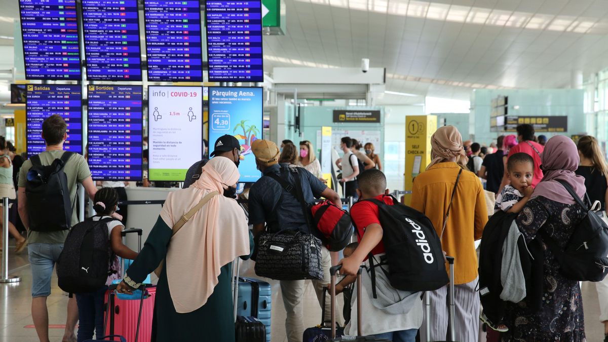 Pasajeros en el aeropuerto de El Prat, el 23 de julio de 2021 Pasajeros en el aeropuerto de El Prat, el 23 de julio de 2021