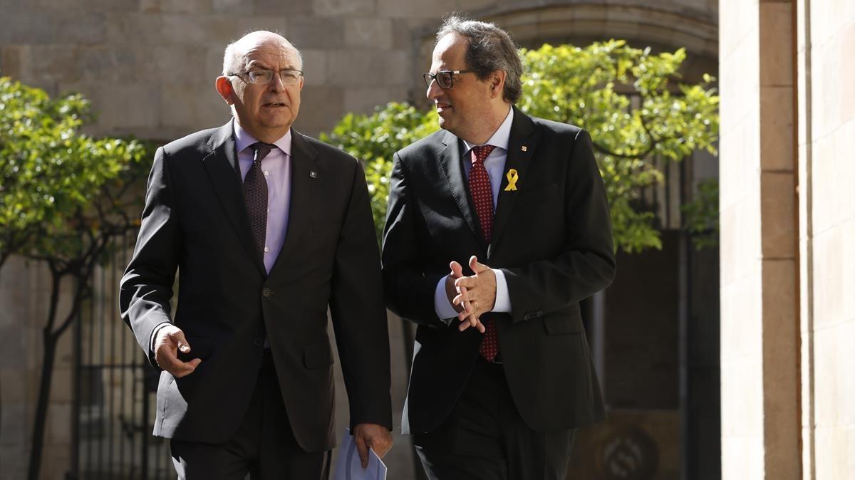 El ’president’ Quim Torra y el director de la Oficina Antifrau de Catalunya, Miguel Ángel Gimeno, este miércoles en el Palau de la Generalitat.