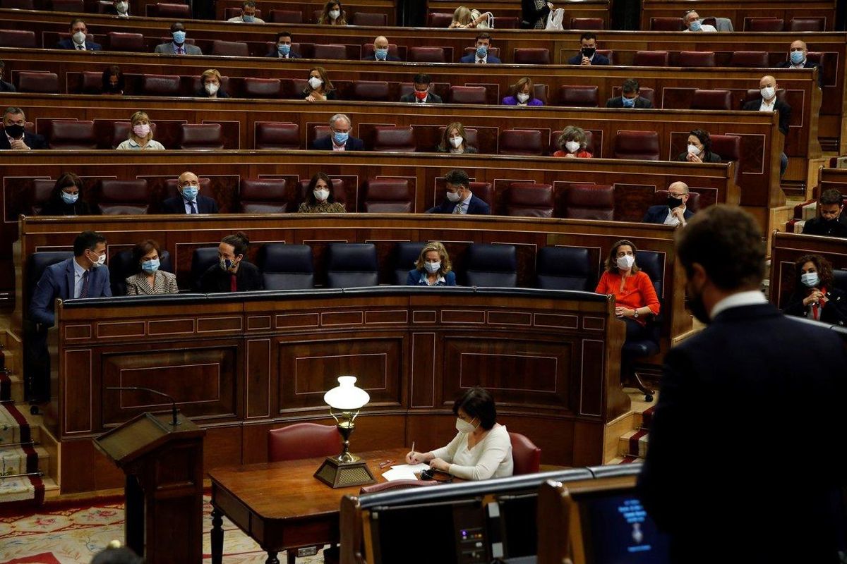 El presidente del Gobierno, Pedro Sánchez, durante la intervención del líder del PP, Pablo Casado, en la sesión de control al Ejecutivo este 14 de octubre en el Congreso. El presidente del Gobierno, Pedro Sánchez, durante la intervención del líder del PP, Pablo Casado, en la sesión de control al Ejecutivo este 14 de octubre en el Congreso.