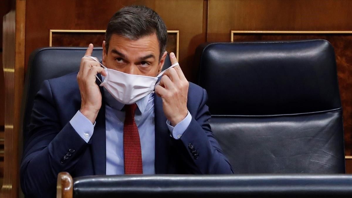 El presidente del Gobierno, Pedro Sánchez, en la última sesión de control al Ejecutivo bajo el estado de alarma que se celebra este miércoles en el Congreso. El presidente del Gobierno, Pedro Sánchez, en la última sesión de control al Ejecutivo bajo el estado de alarma que se celebra este miércoles en el Congreso.