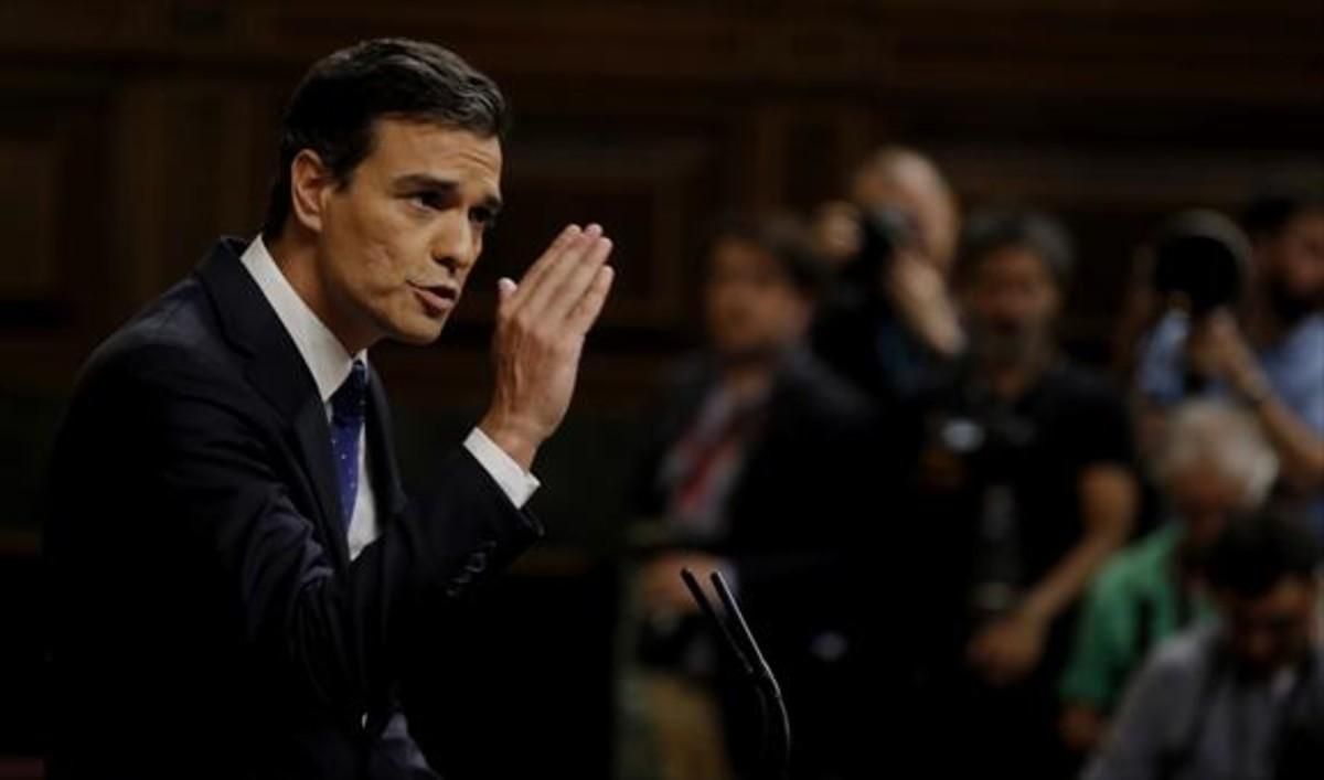 Pedro Sánchez, durante su intervención desde la tribuna de oradores. Pedro Sánchez, durante su intervención desde la tribuna de oradores.