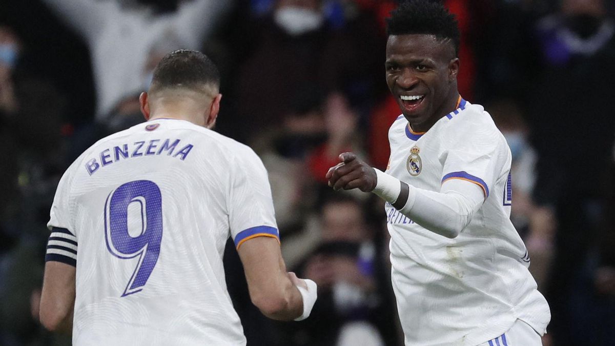 Vinicius y Benzema celebrando el segundo gol del Real Madrid ante el Valencia Vinicius y Benzema celebrando el segundo gol del Real Madrid ante el Valencia