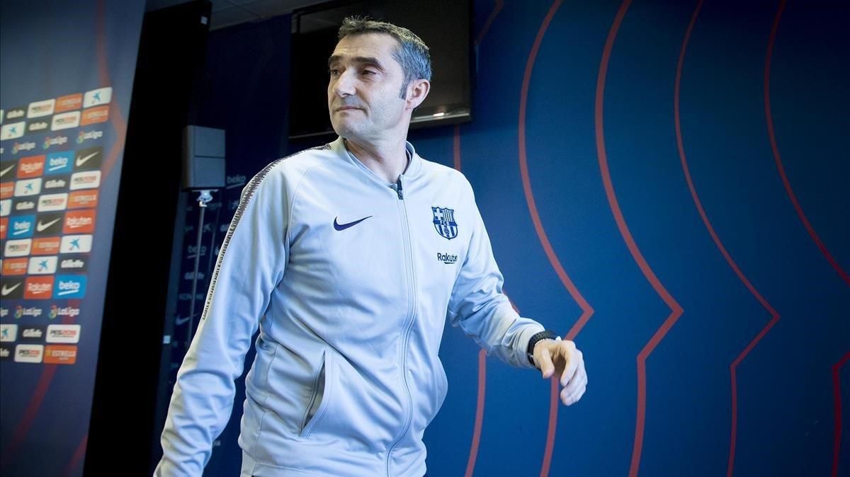 Valverde abandona la sala de prensa de Sant Joan Despí. Valverde abandona la sala de prensa de Sant Joan Despí.