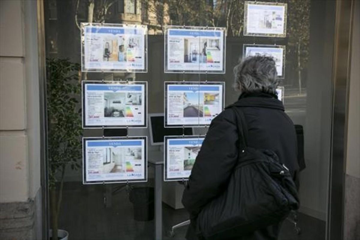 Inmobiliaria de compraventa de pisos y locales en el Eixample de Barcelona. Inmobiliaria de compraventa de pisos y locales en el Eixample de Barcelona.
