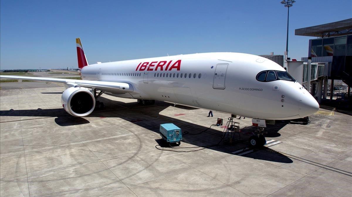 Un avión Airbus 350-900 de la compañía Iberia.