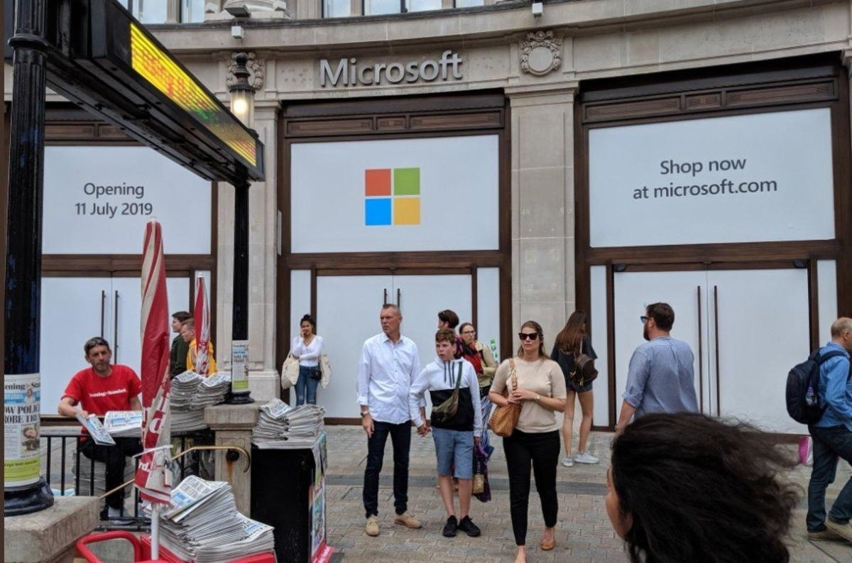 El personal de la tienda hablará en conjunto 45 idiomas diferentes, incluidos tres asociados que dominan el lenguaje de señas británico. El personal de la tienda hablará en conjunto 45 idiomas diferentes, incluidos tres asociados que dominan el lenguaje de señas británico.