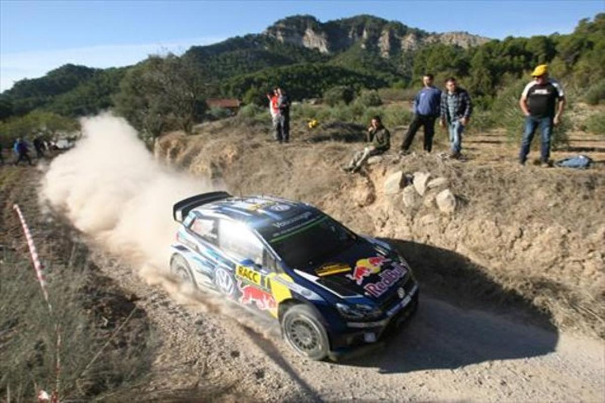 Ogier, en uno de los tramos de tierra entre Móra d’Ebre y Ascó. Ogier, en uno de los tramos de tierra entre Móra d’Ebre y Ascó.
