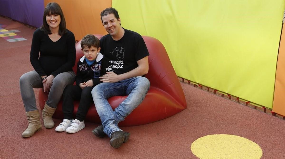 Ana Mourelo y Jose Brocal, con el pequeño Aitor. Ana Mourelo y Jose Brocal, con el pequeño Aitor.