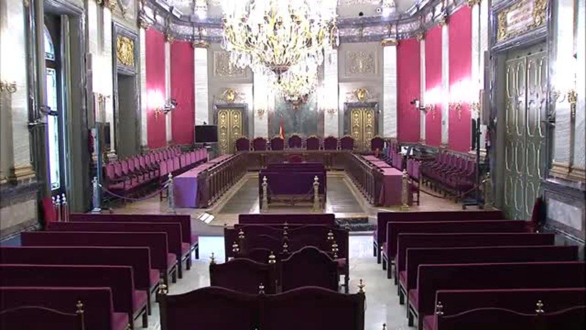 Imágenes de la sala de plenos, vacía, donde se celebrará el juicio del 1-O, a partir del 12 de febrero, en el Tribunal Supremo.