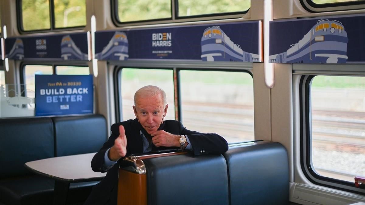 El candidato demócrata, Joe Biden, en el tren en el que ha recorrido Ohio y Pensilvania. El candidato demócrata, Joe Biden, en el tren en el que ha recorrido Ohio y Pensilvania.