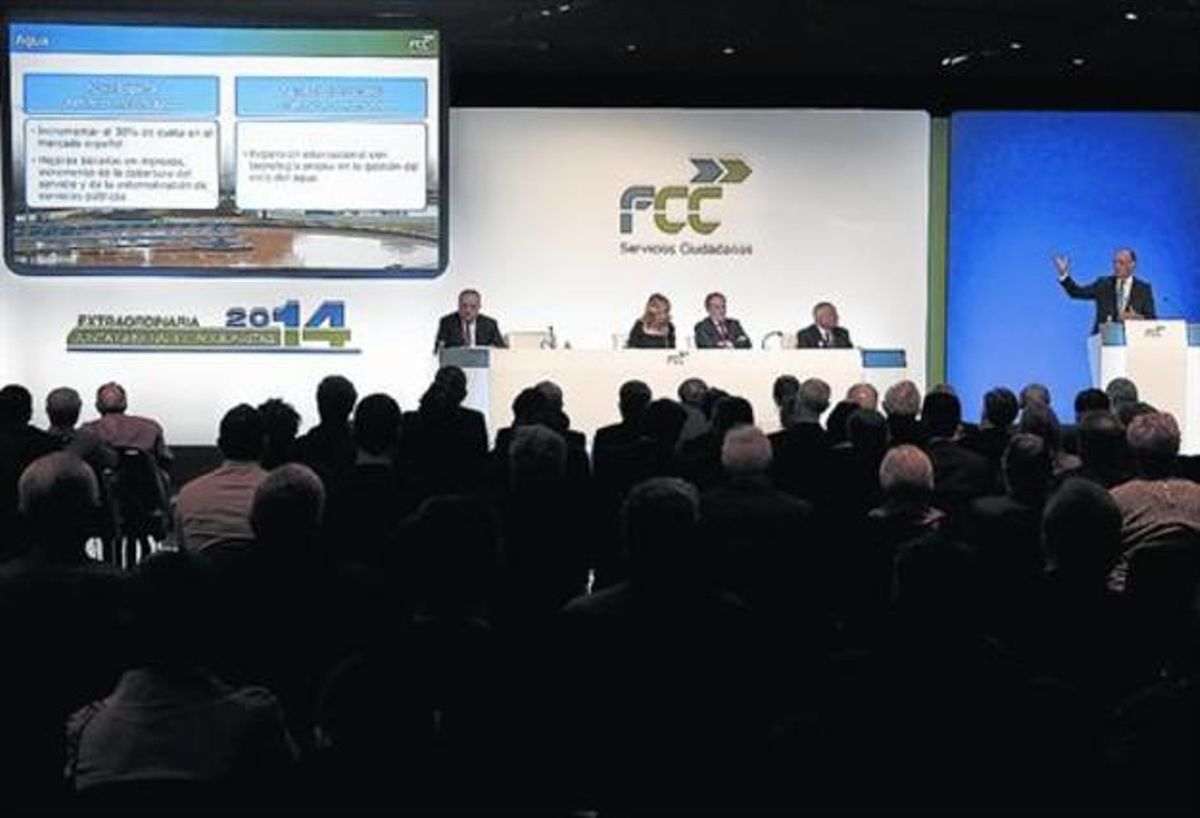 El consejo de FCC durante un momento de la junta extraordinaria. El consejo de FCC durante un momento de la junta extraordinaria.