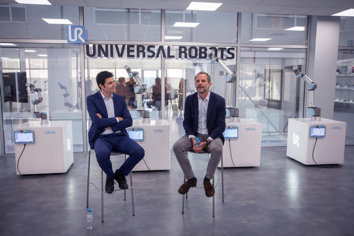 Los directivos de Universal Robots, Jordi Pelegrí y Jacob Pascual, en la presentación del nuevo proyecto