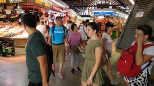 El mercat de Santa Caterina no vol ser com la Boqueria i frena els grups de turistes