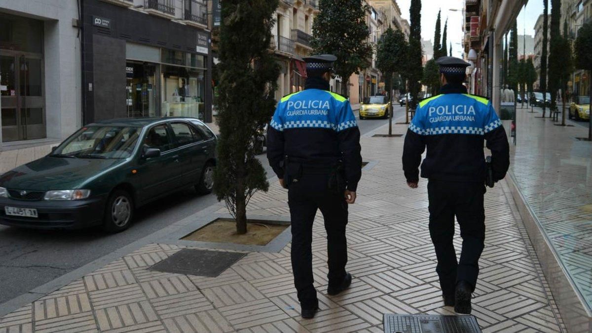 Dos agentes de la policía municipal de Reus Dos agentes de la policía municipal de Reus